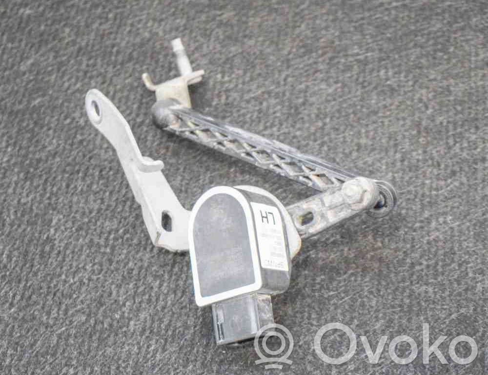 Volvo XC40 Sensor de altura del nivel de la suspensión neumática trasera 
