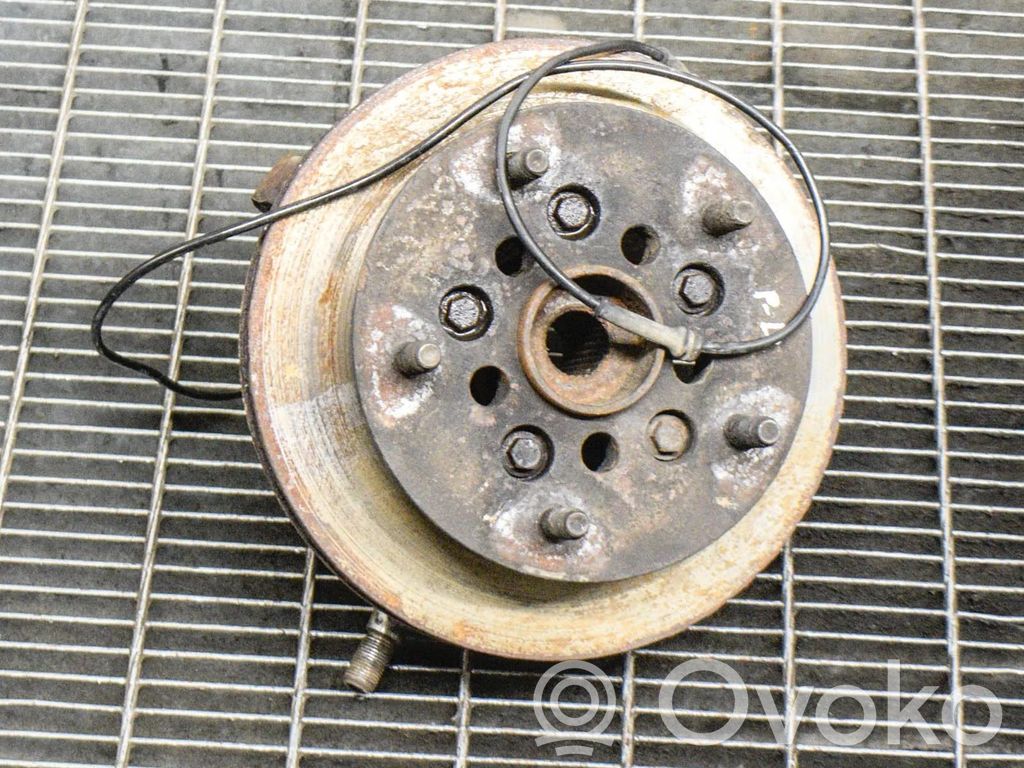 Front wheel hub