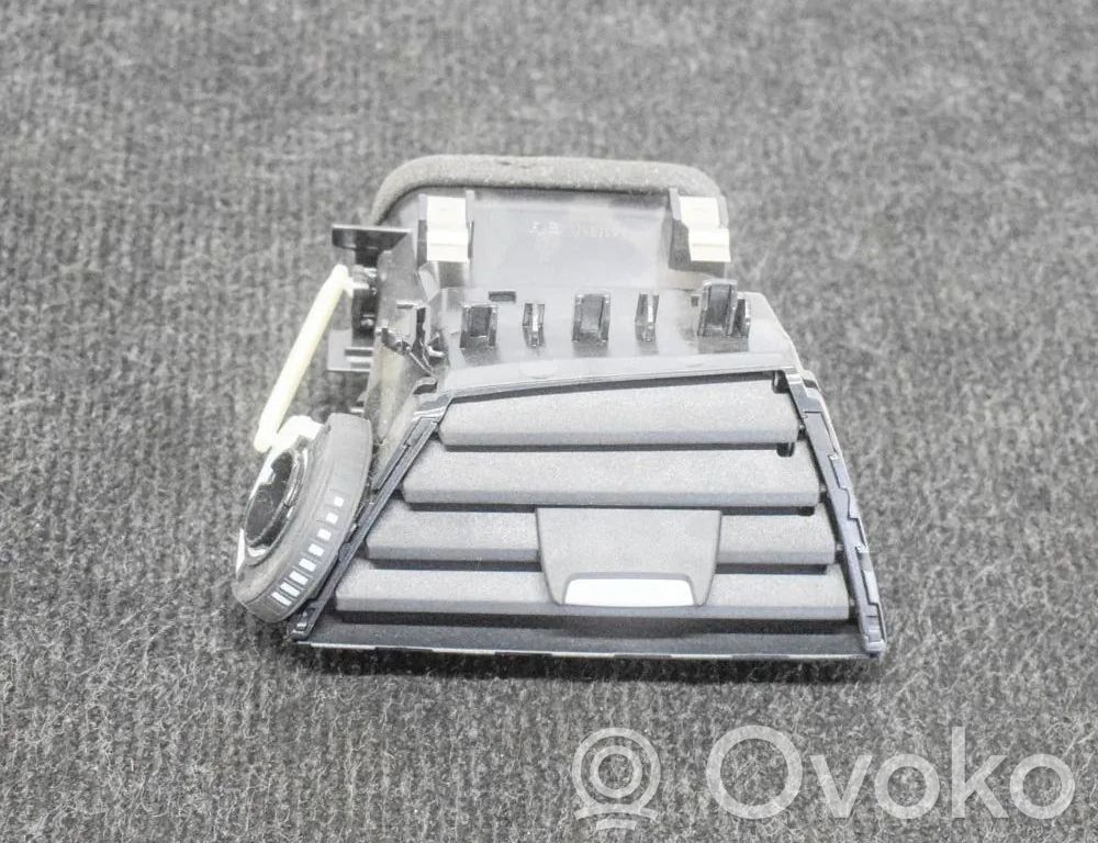 BMW 2 F22 F23 Dysze / Kratki nawiewu deski rozdzielczej 