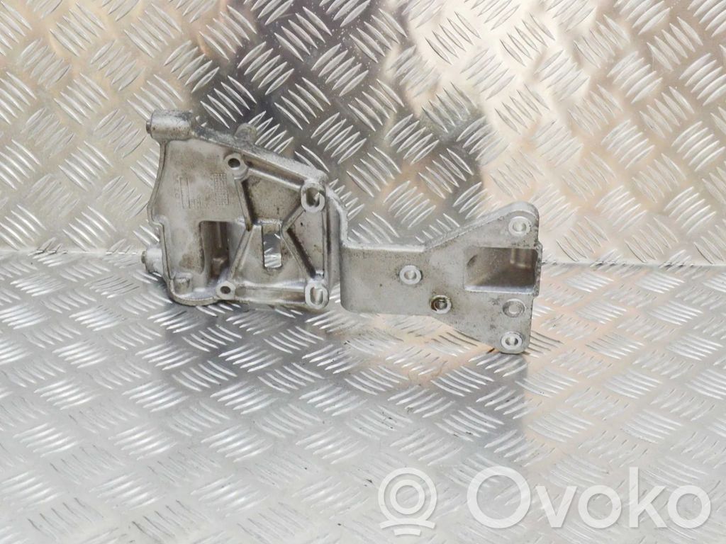 Volvo V40 Generatoriaus kronšteinas 