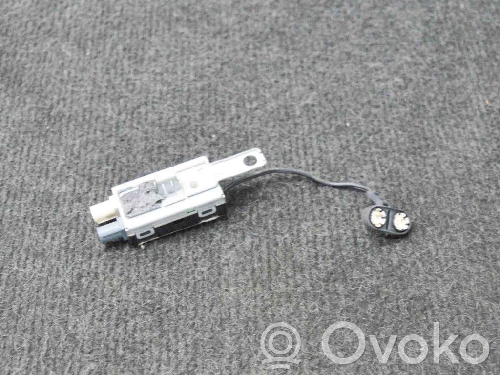 Tesla Model S Aerial antenna amplifier 