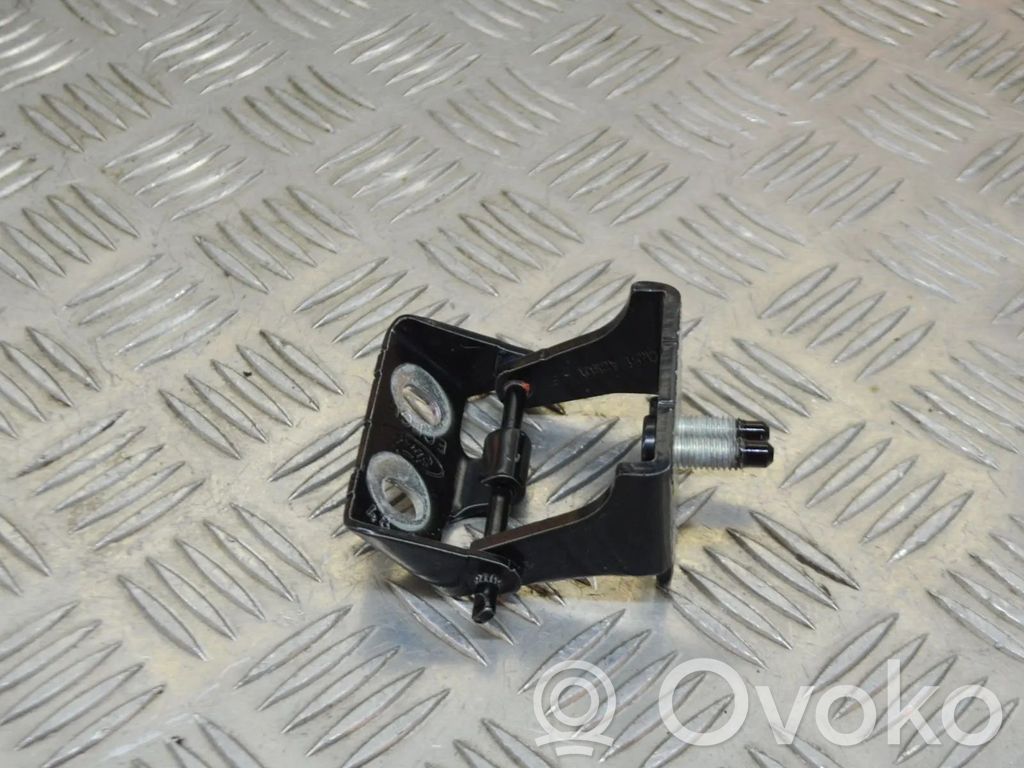 Ford Fiesta Tailgate/trunk/boot hinge 