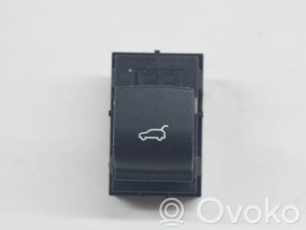Tailgate/boot open switch button   9318704