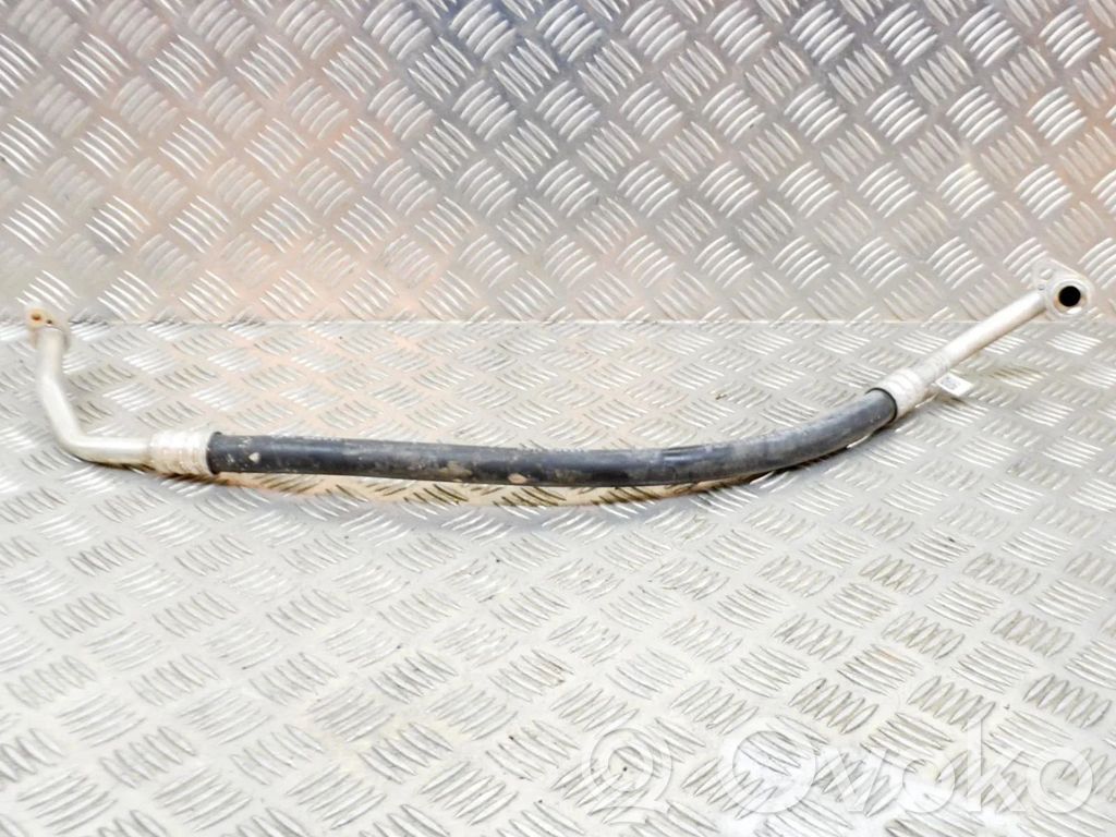 Audi A4 S4 B9 8W Ilmastointilaitteen putki (A/C) 