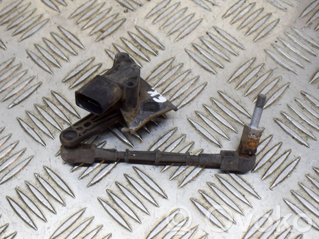 Audi A4 S4 B9 8W Czujnik poziomowania tylnego zawieszenia pneumatycznego