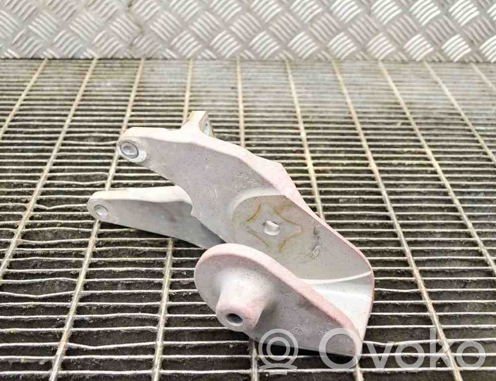 Engine mounting bracket   107775100A