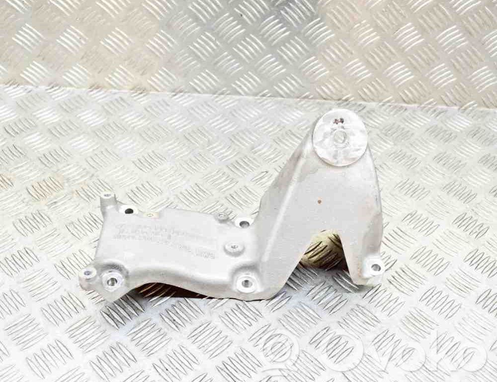 Porsche Cayenne (92A) Engine mounting bracket 