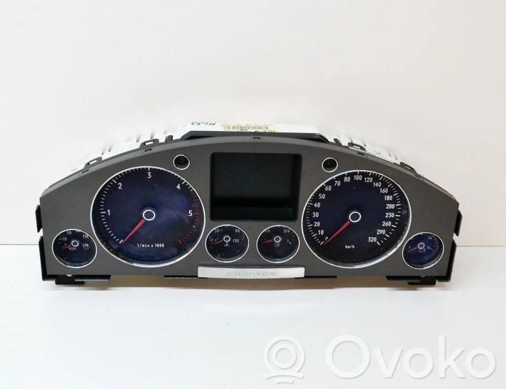 Volkswagen Phaeton Speedometer (instrument cluster) 