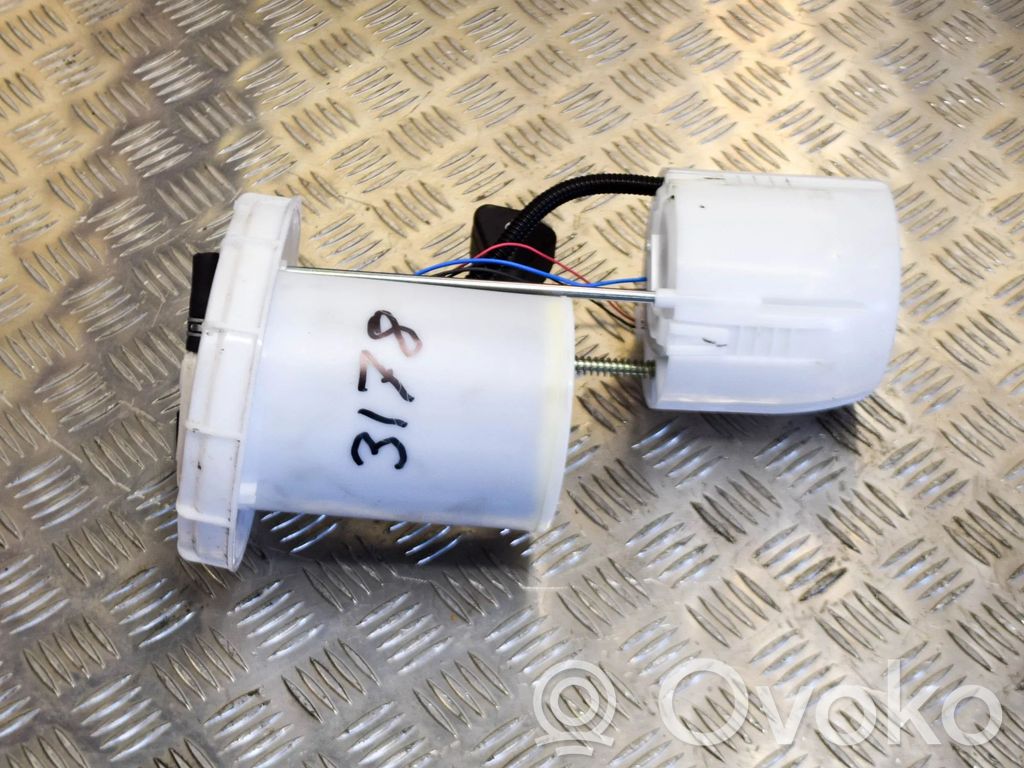 Toyota Yaris Bomba interna de combustible 