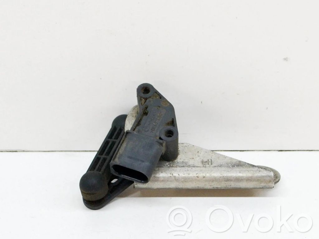 Headlight/headlamp level sensor   102794100A