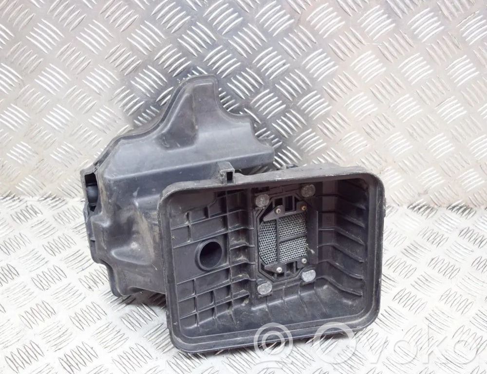 Mitsubishi Space Wagon Ilmansuodattimen kotelon kansi 