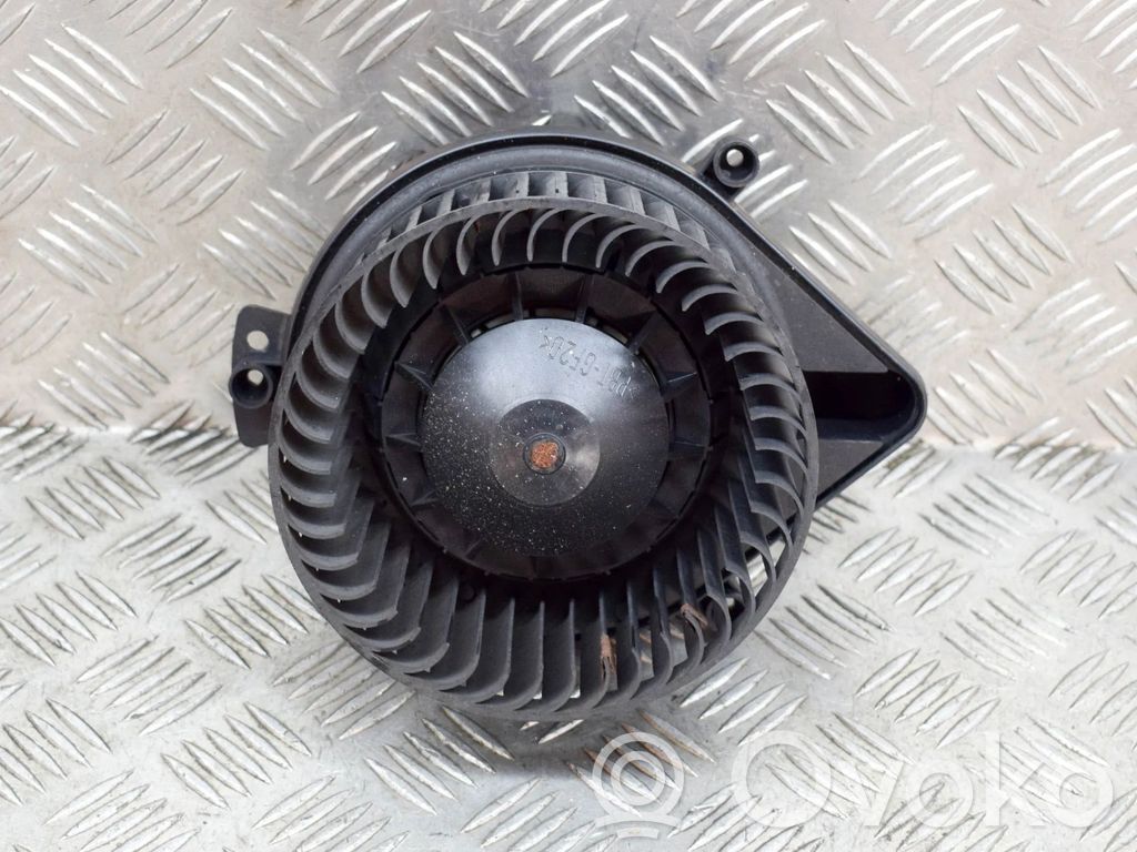 Audi A4 S4 B6 8E 8H Lämmittimen puhallin 