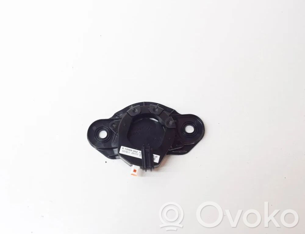 Tesla Model S Keyless system antenna 