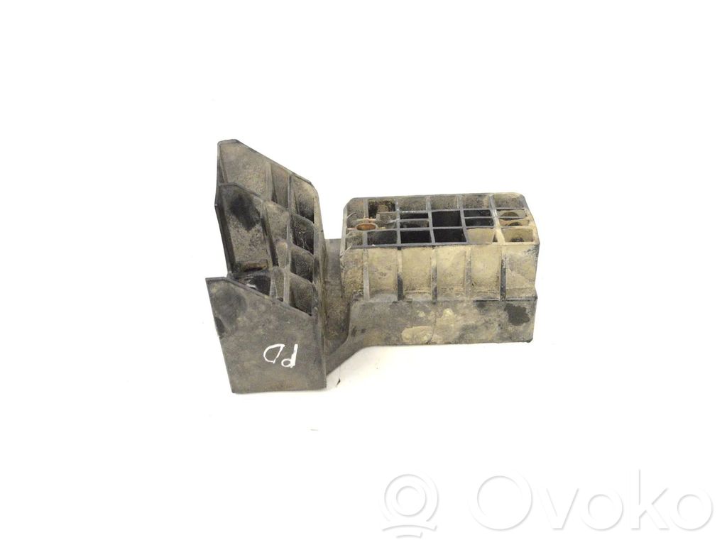 Front bumper mounting bracket   AB3916164AA