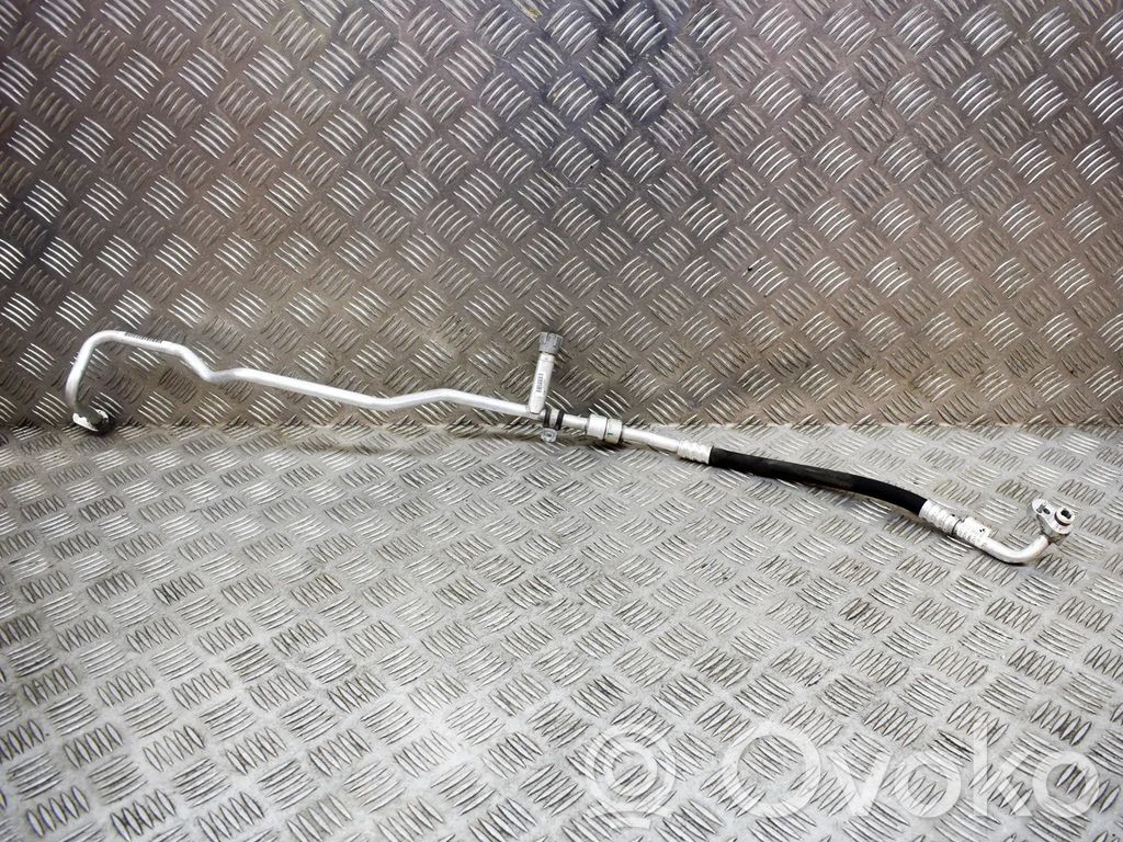 BMW i3 Ilmastointilaitteen putki (A/C) 