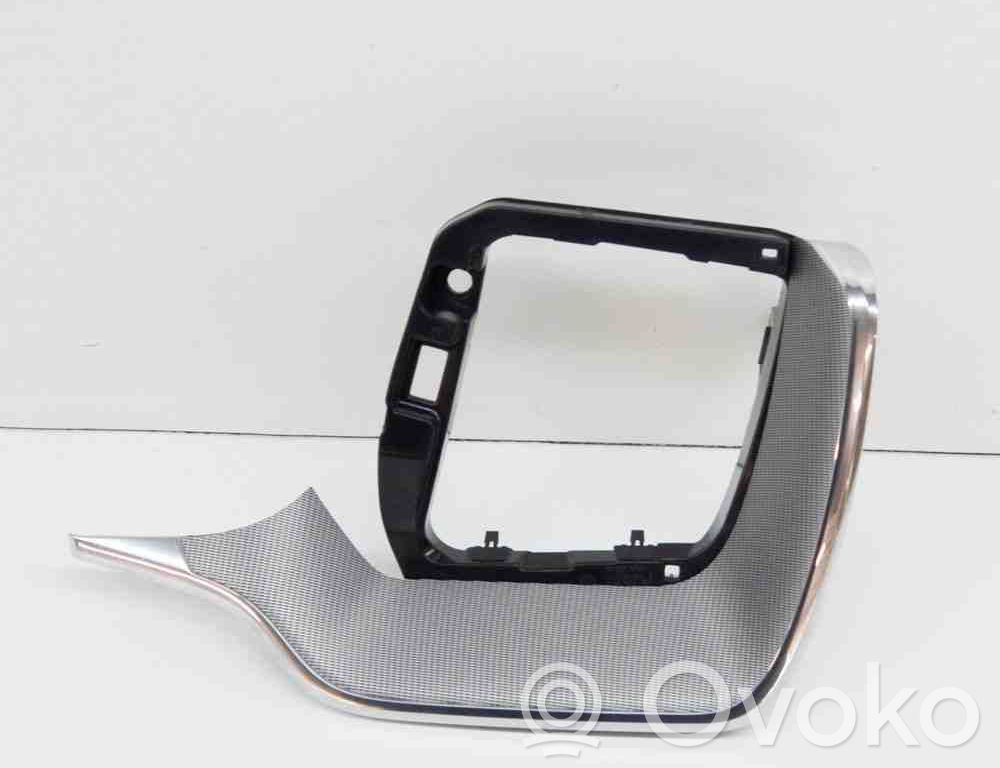 Volvo XC60 Kojelaudan hansikaslokeron lista 