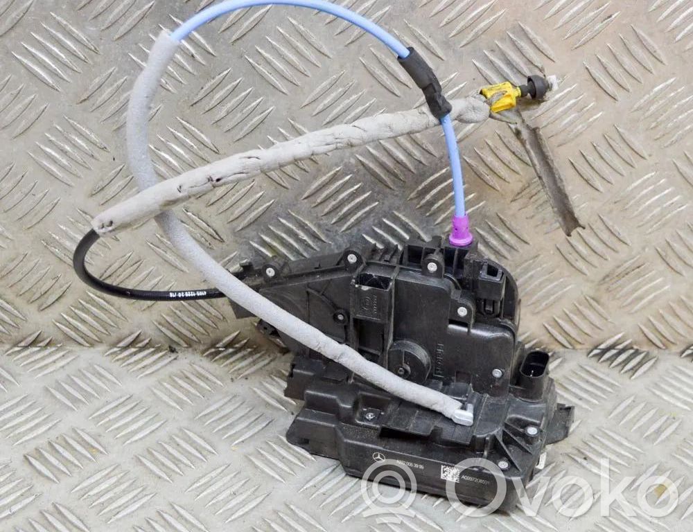 Mercedes-Benz C W205 Zamek drzwi przednich 