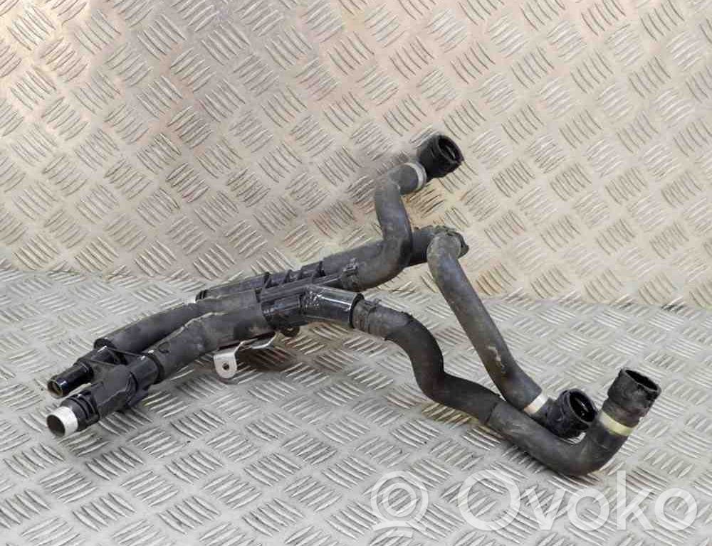 Mercedes-Benz EQC Tubo flessibile del liquido di raffreddamento del motore