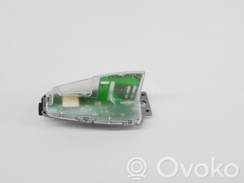 BMW X3 F25 GPS-pystyantenni 