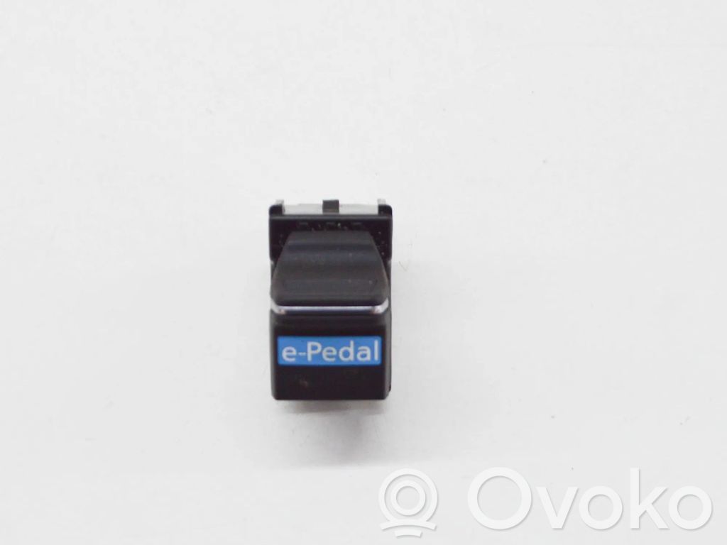 Nissan Leaf II (ZE1) Otros interruptores/perillas/selectores 