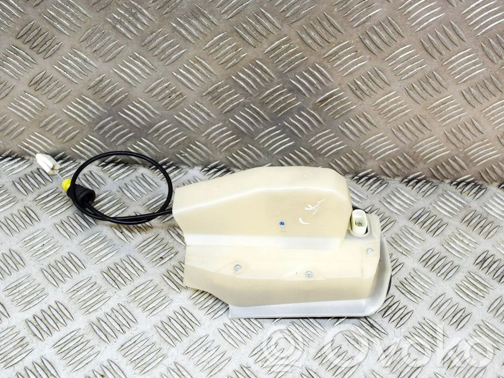 Tesla Model 3 Takaoven lukko 
