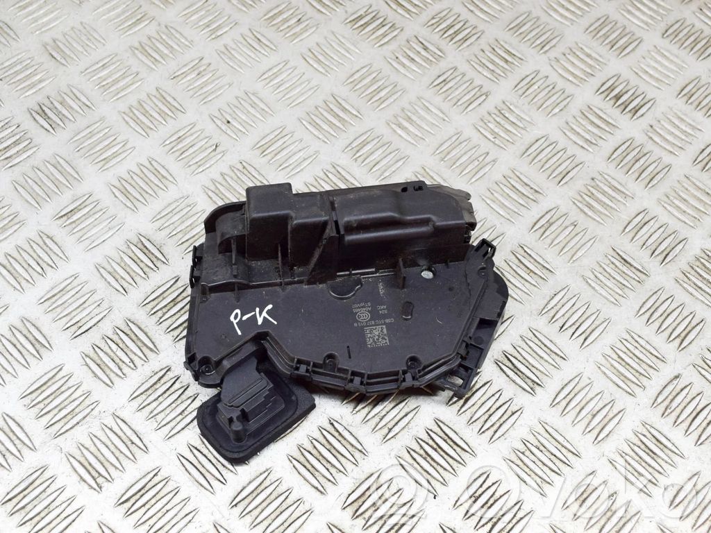 Volkswagen Golf VIII Coupe-mallin oven lukko (kahvan vieressä) 