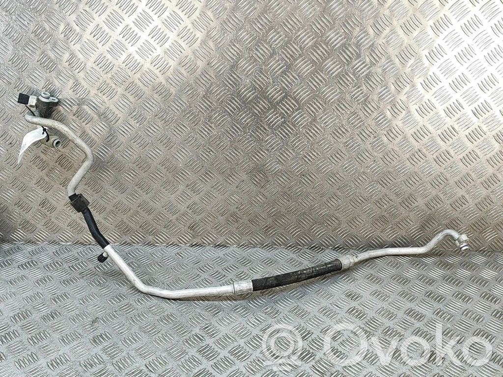 Volkswagen Golf VII Ilmastointilaitteen putki (A/C) 