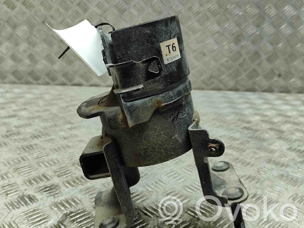 Toyota RAV 4 (XA50) Engine mount bracket 
