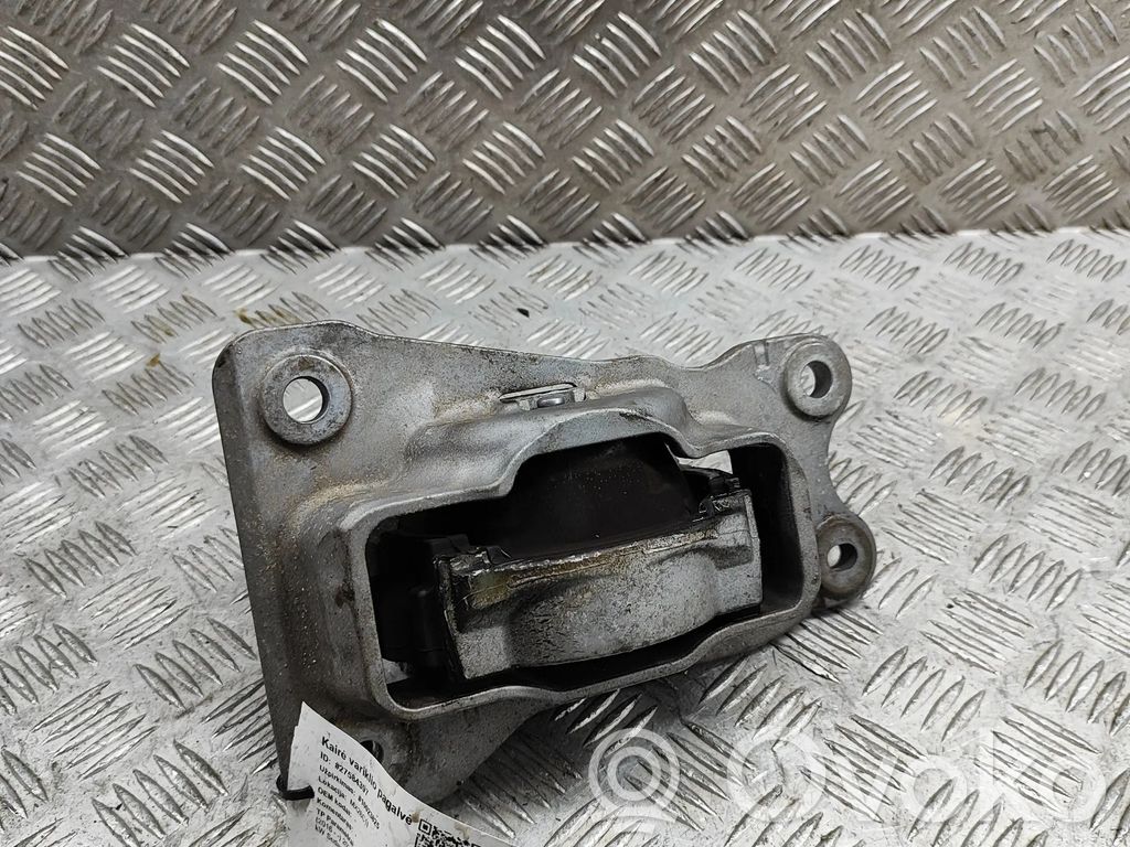 Volvo S90, V90 Engine mount bracket 