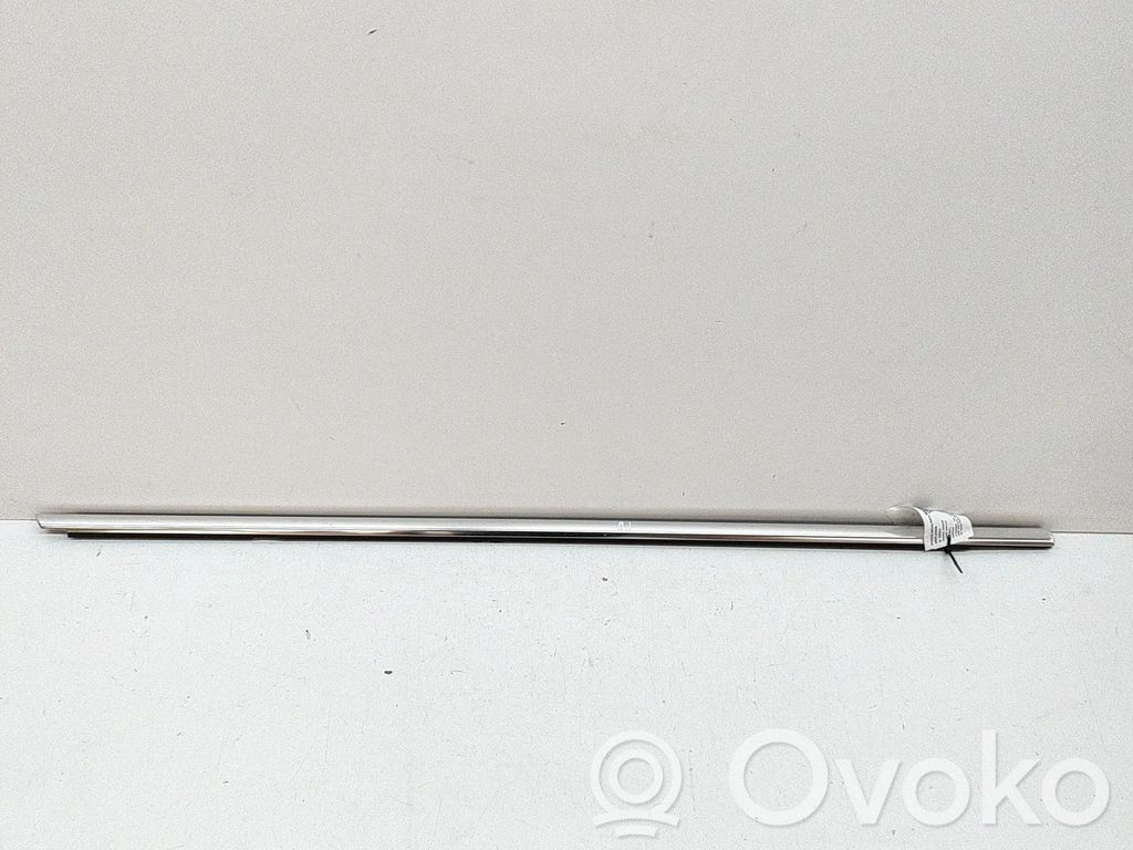 Volkswagen Touareg II Listwa / Uszczelka szyby drzwi przesuwanych 