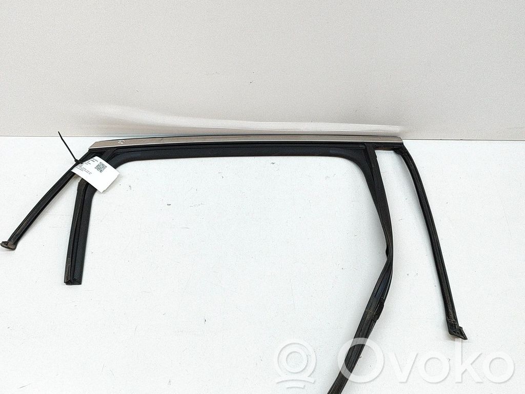 Genesis GV60 Ornament geam ușă spate 
