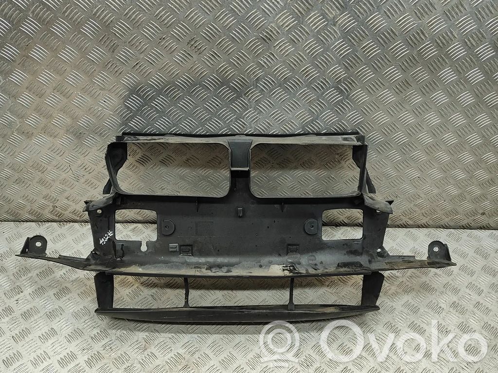 BMW 7 E38 Oro paėmimo kanalo detalė (-ės) 