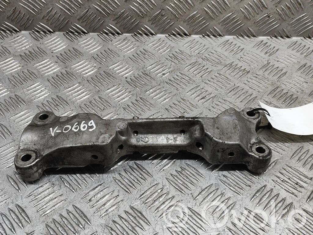 Citroen C3 Engine mounting bracket 