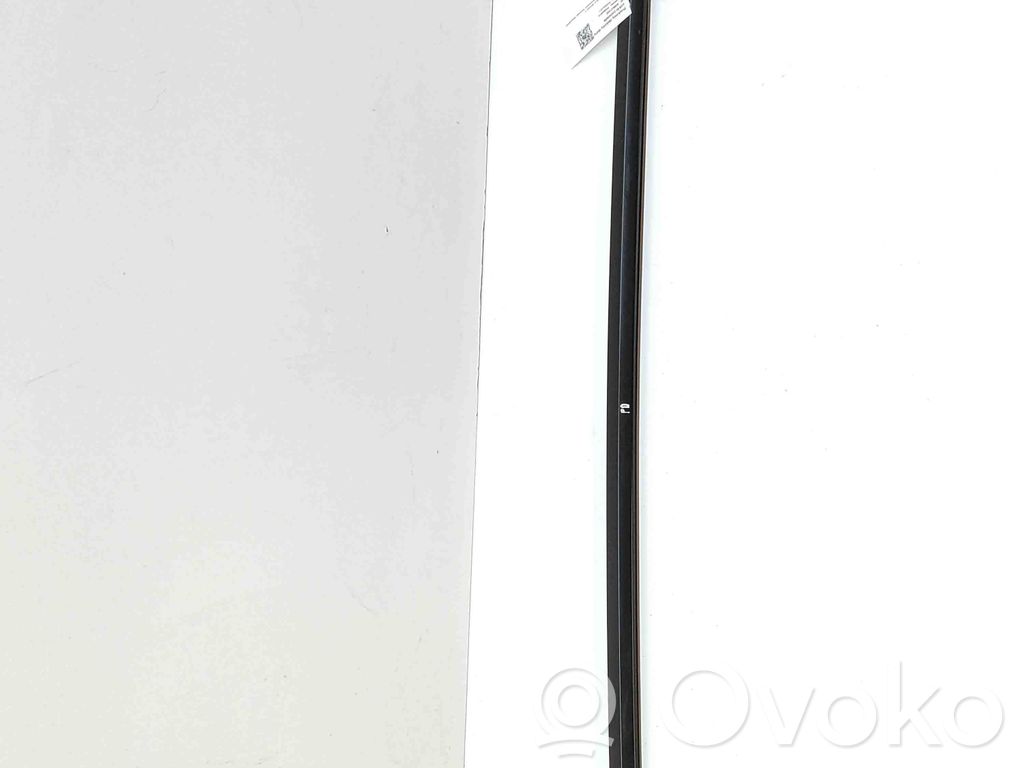 Tesla Model Y Oven lasin lista 
