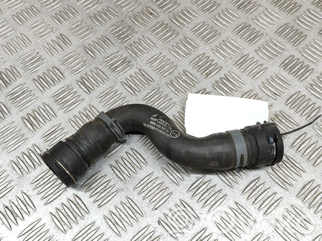 Audi A4 Allroad B9 Conductă/furtun lichid de răcire motor 
