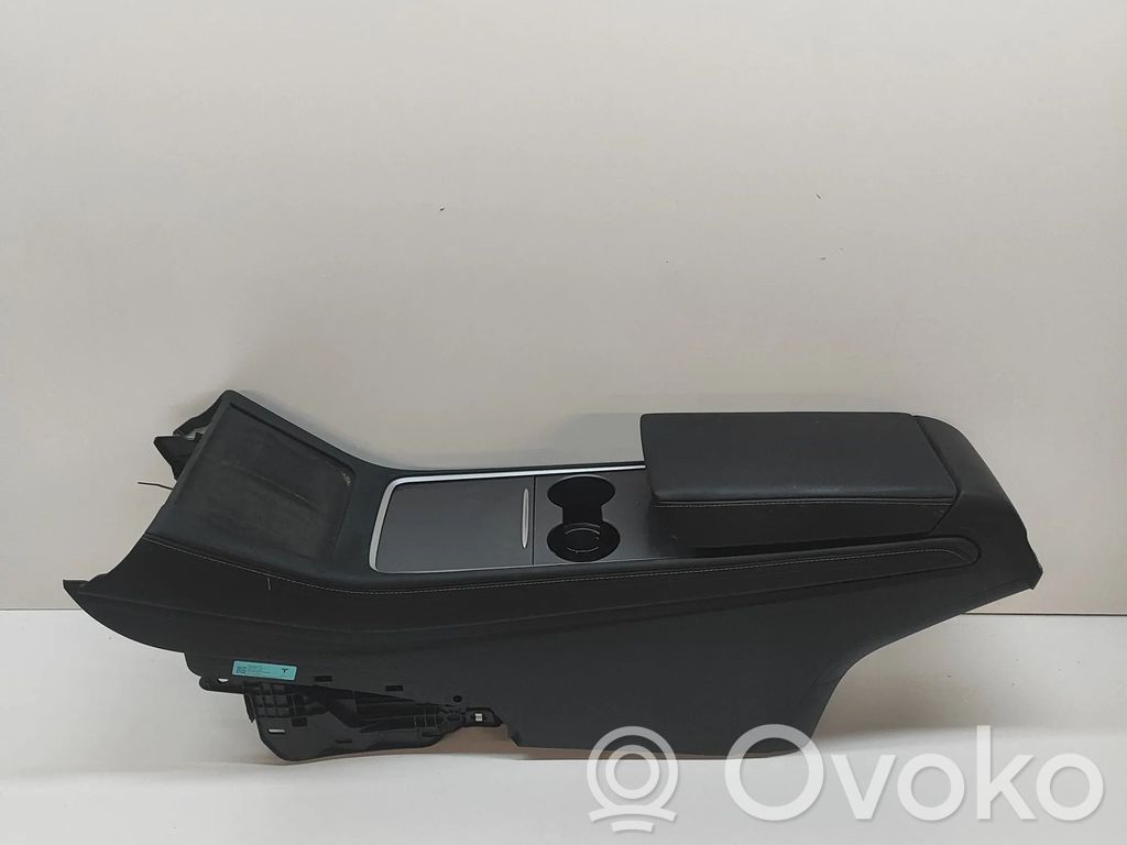 Tesla Model Y Centrinė konsolė