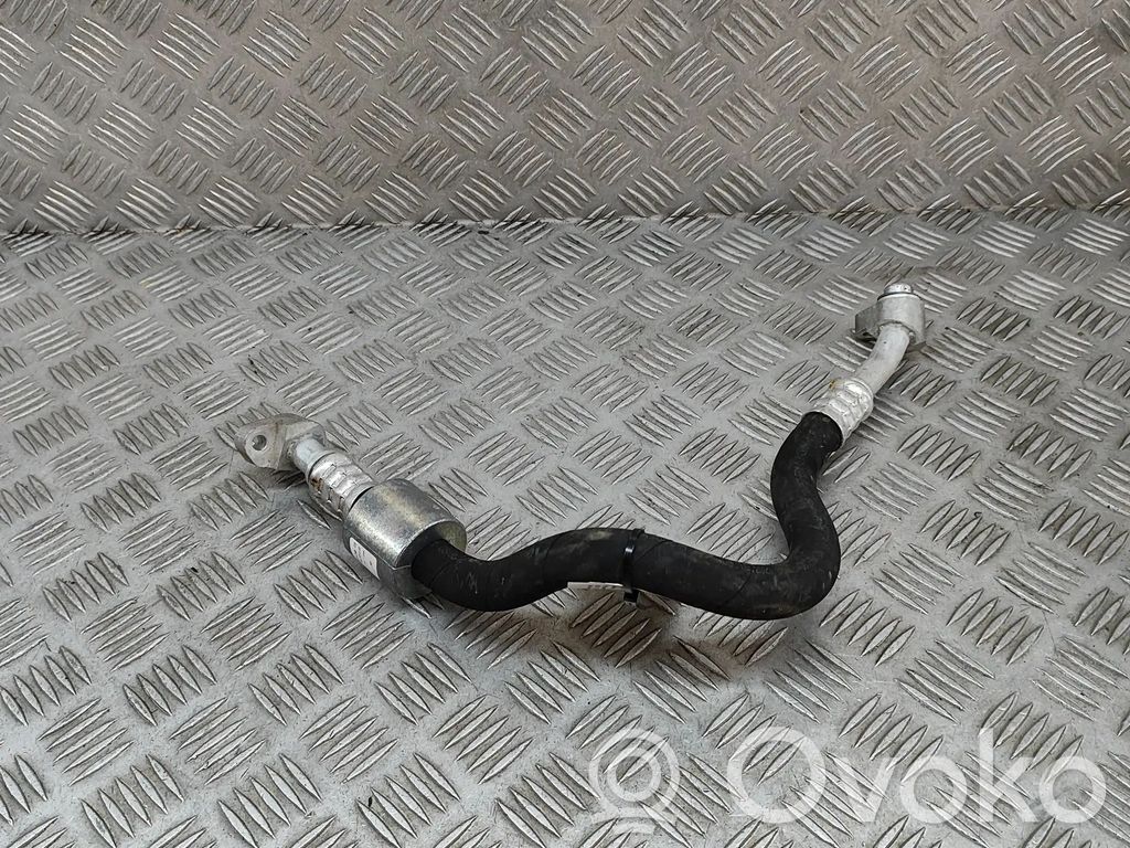 BMW iX Ilmastointilaitteen putki (A/C) 