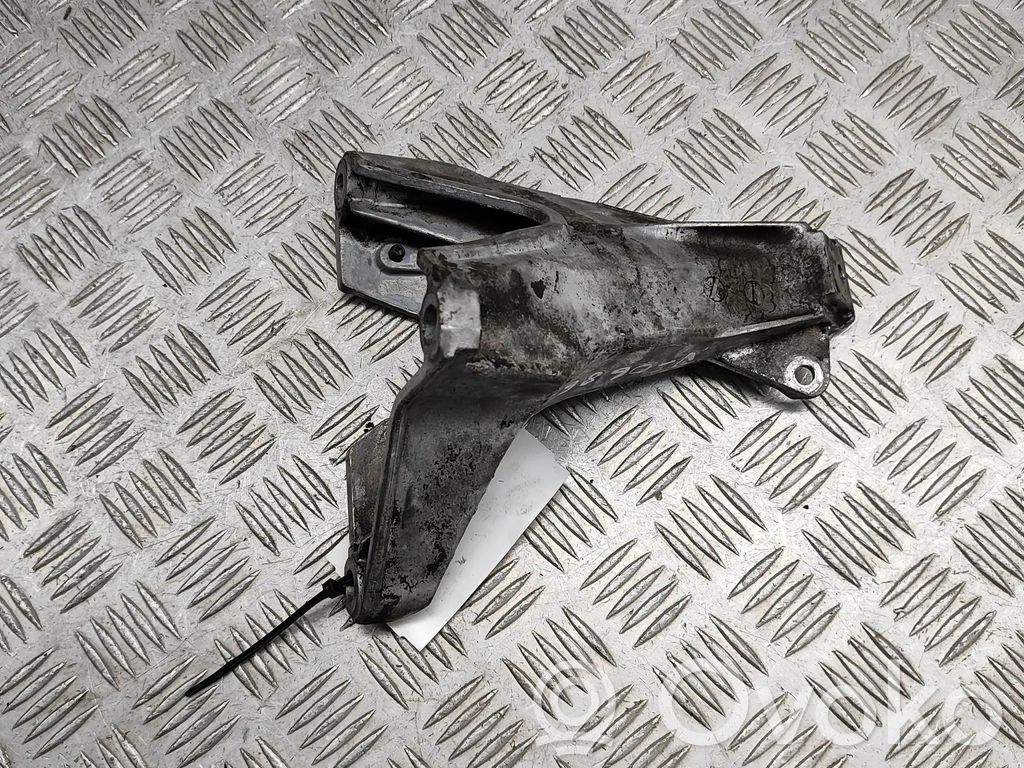 Engine mounting bracket   8E0199308D