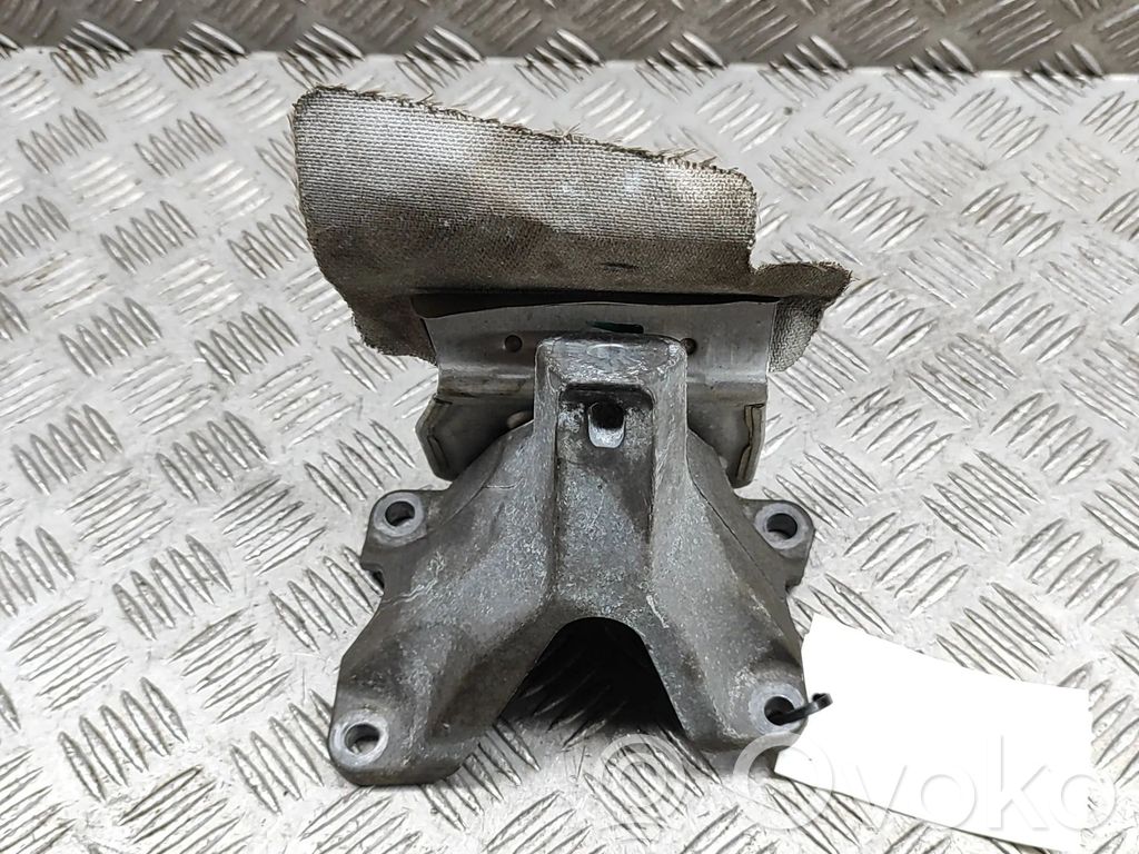 Audi A5 Engine mounting bracket 