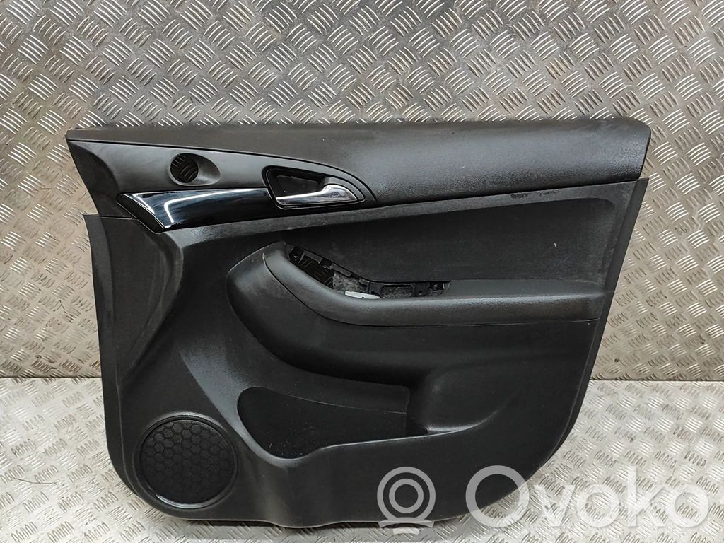 Chevrolet Orlando Boczki / Poszycie drzwi przednich 