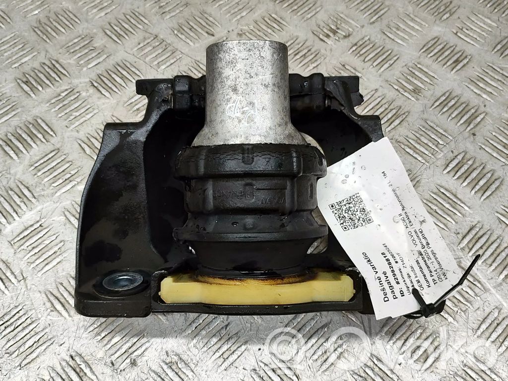 Volvo XC90 Engine mount bracket 