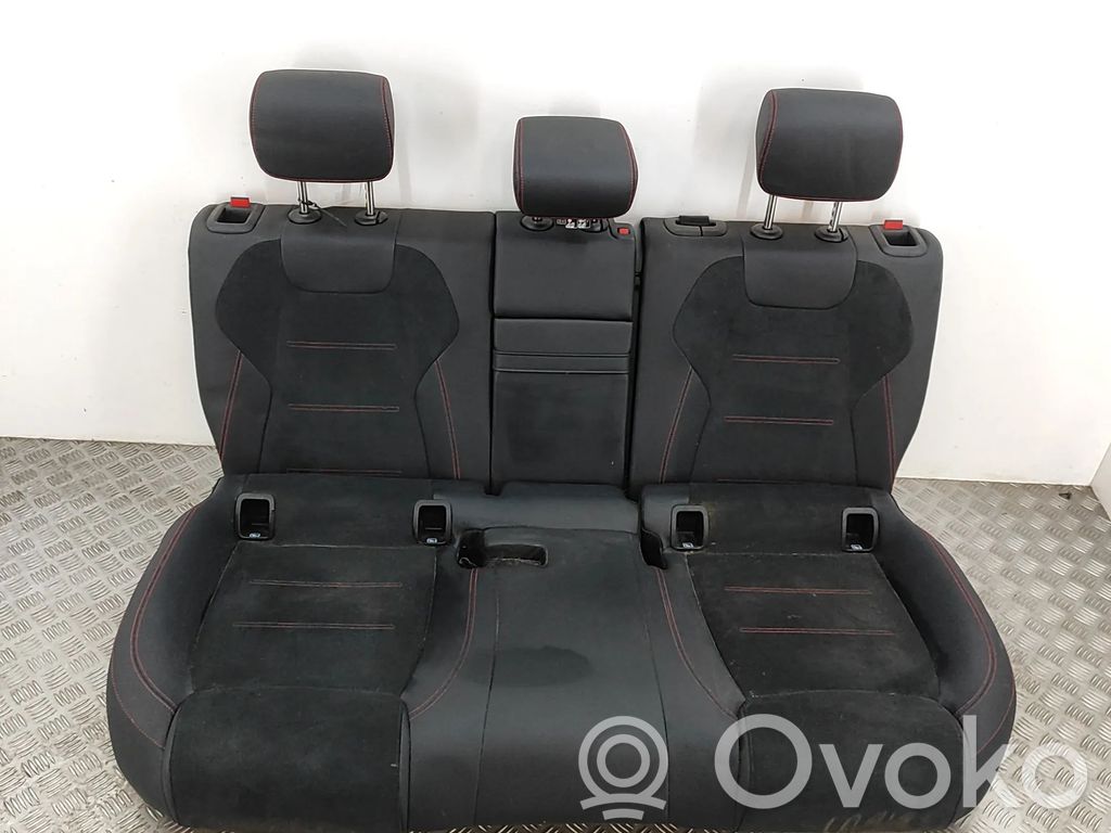 Mercedes-Benz EQA Asiento trasero 