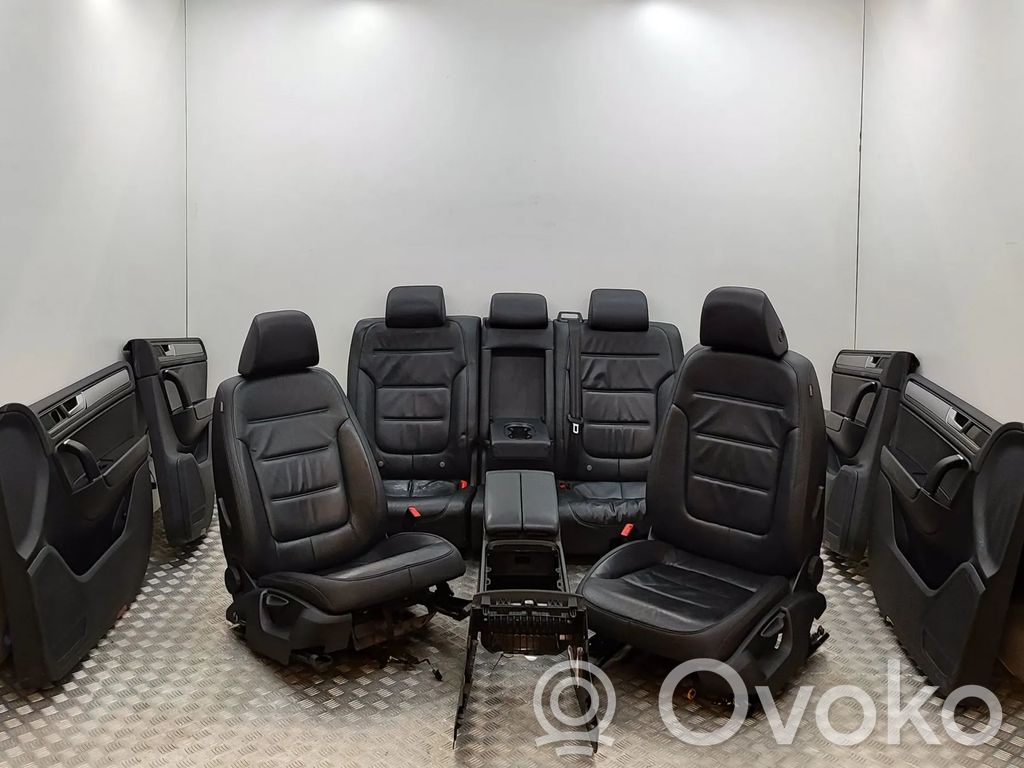 Volkswagen Touareg II Tapicerka / Komplet 