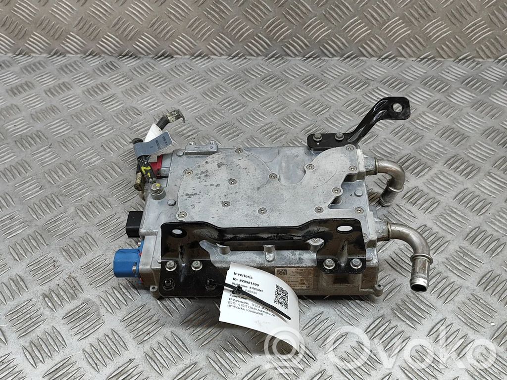 Inversor/convertidor de voltaje   102866500B