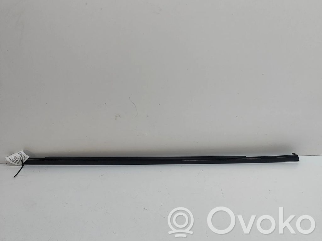 Porsche Cayenne (9Y0 9Y3) Listwa / Uszczelka szyby drzwi tylnych 