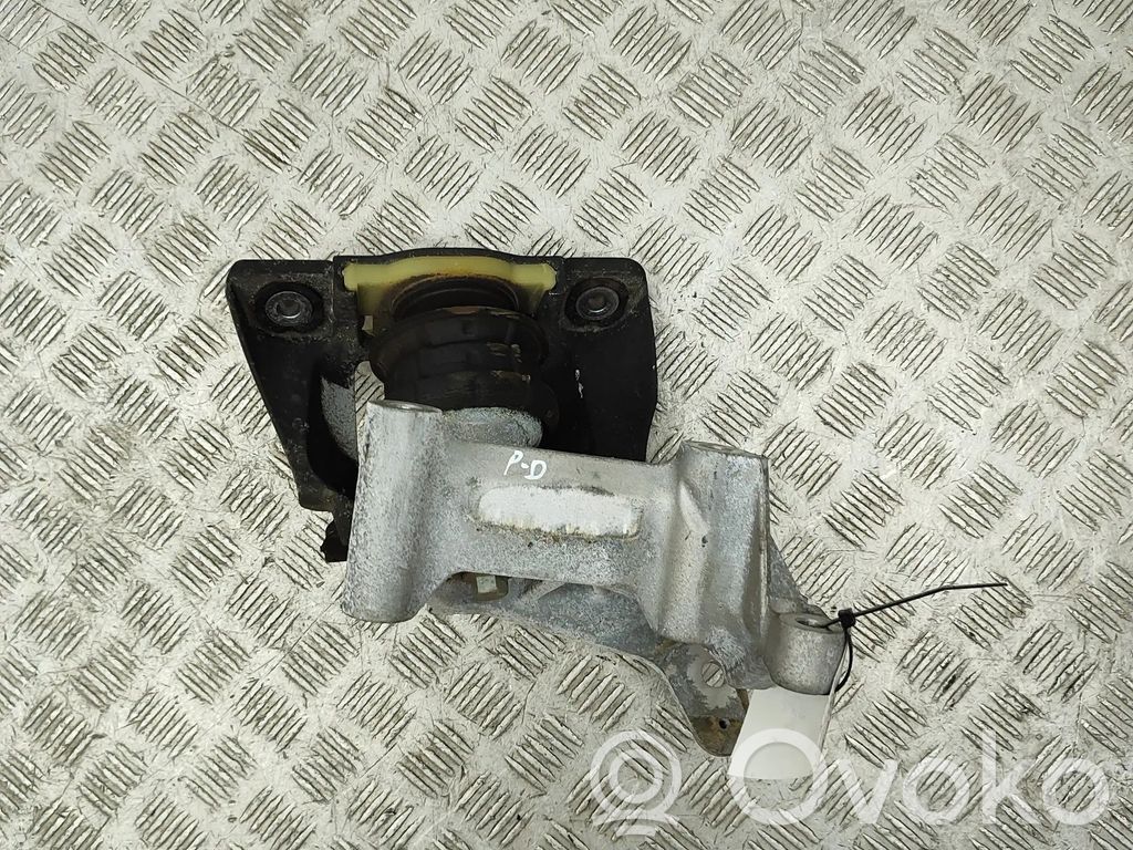Volvo XC60 Engine mount bracket 