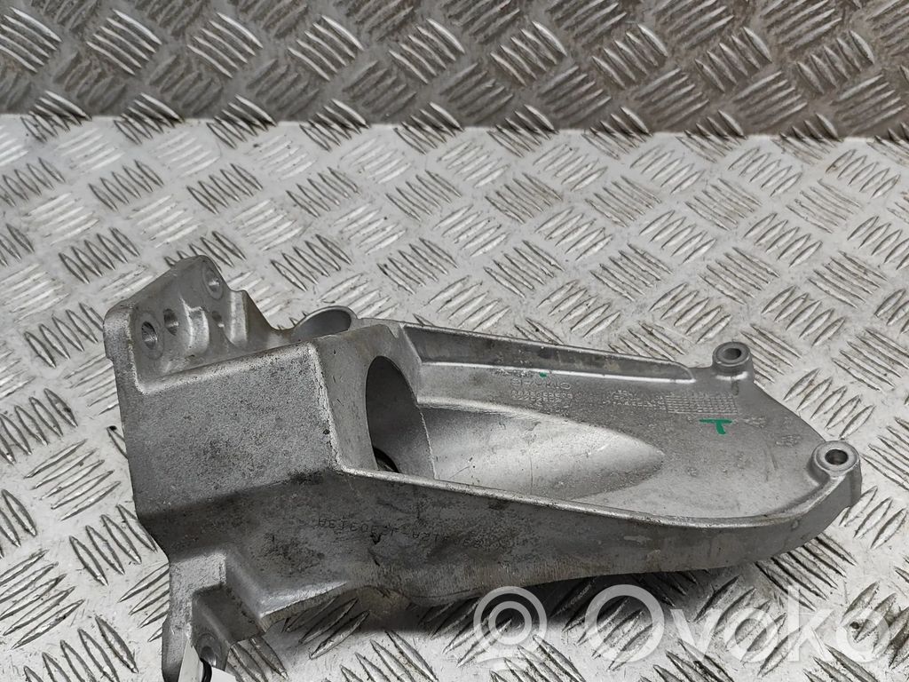 Volvo XC60 Staffa/supporto di montaggio della marmitta 