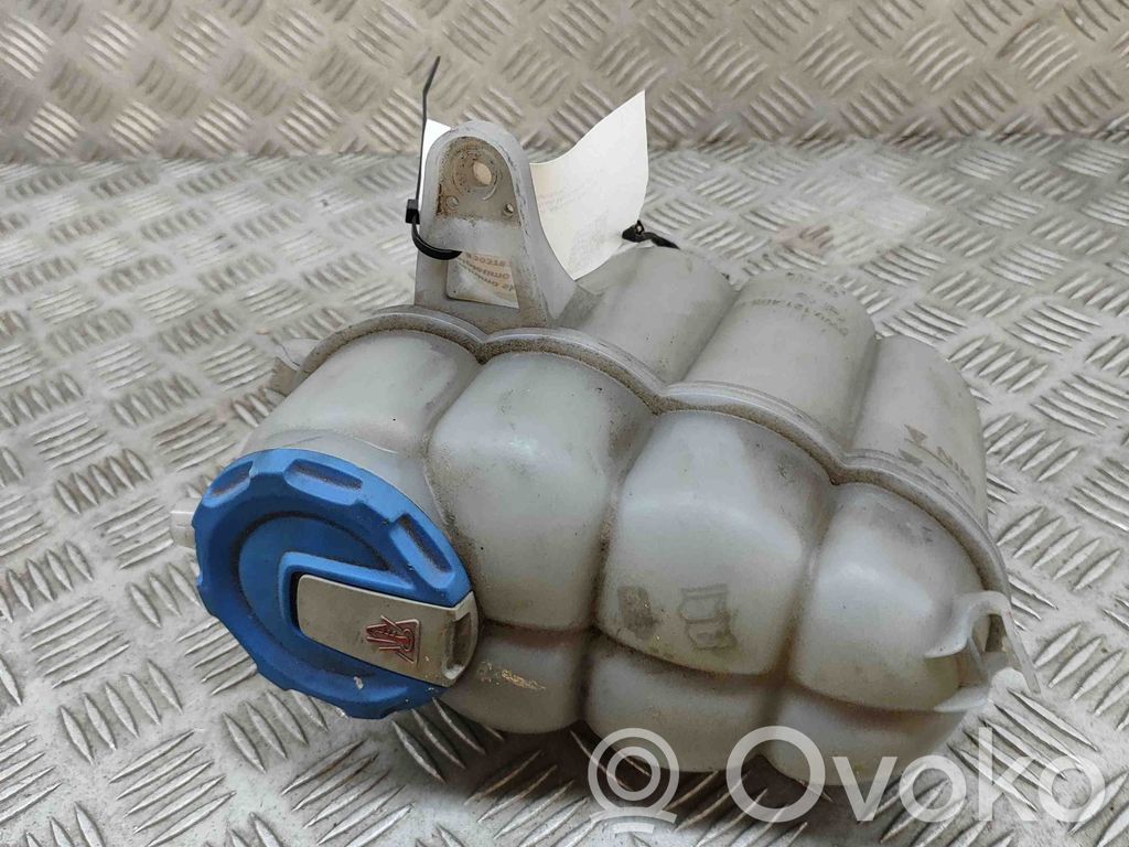Audi A4 S4 B9 8W Vas expansiune/rezervor lichid de răcire 