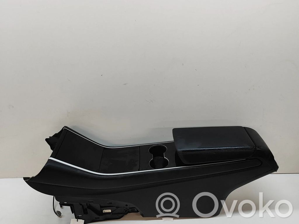 Tesla Model 3 Centrinė konsolė 