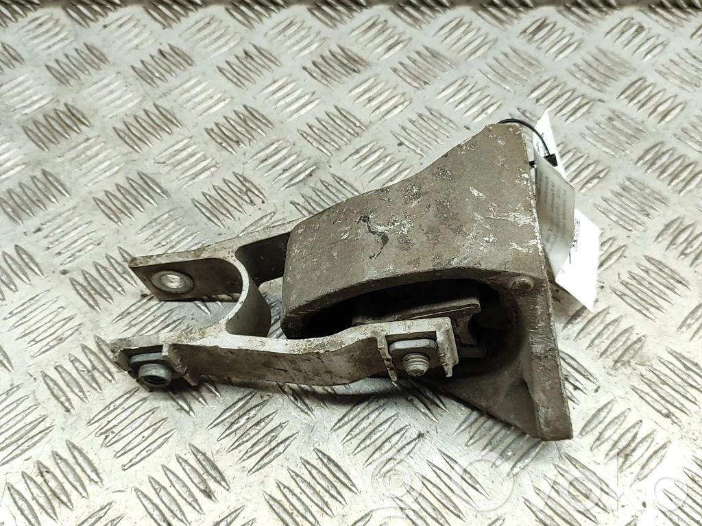 Volvo V60 Engine mount bracket 